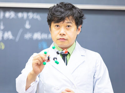 新村先生(理科)