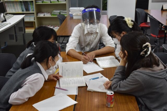 潤徳女子高等学校 活躍する現代女性の育成を目指します