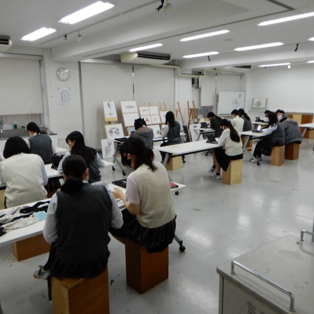 潤徳女子高等学校 活躍する現代女性の育成を目指します